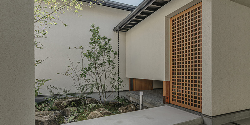 「三庭の家」を公開しました